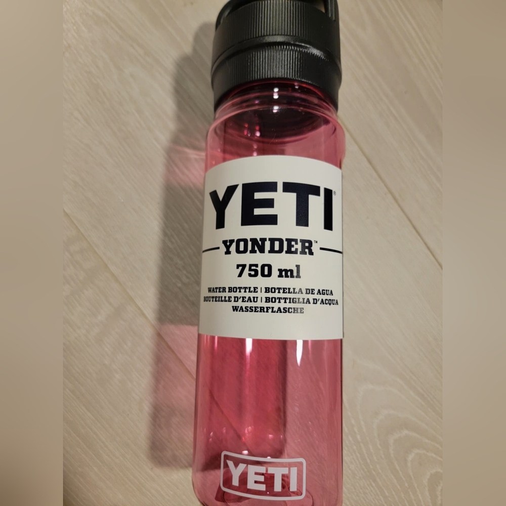 Yeti water bottle bnwt